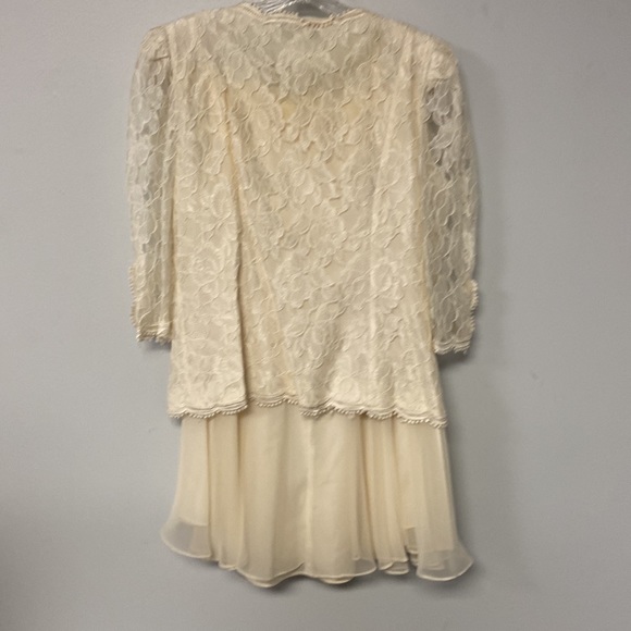 Lisa Michaels Cream color blazer skirt set size 16 - Picture 2 of 9